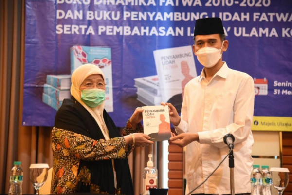 Buku Catatan Karier KH Asrorun Ni’am Sholeh di Komisi Fatwa Diluncurkan