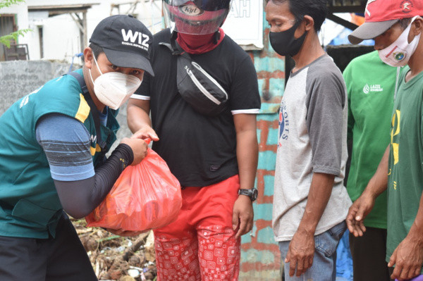 YBM PLN Bersama WIZ Bagikan Seratus Paket Sembako untuk Korban Gempa Mamuju